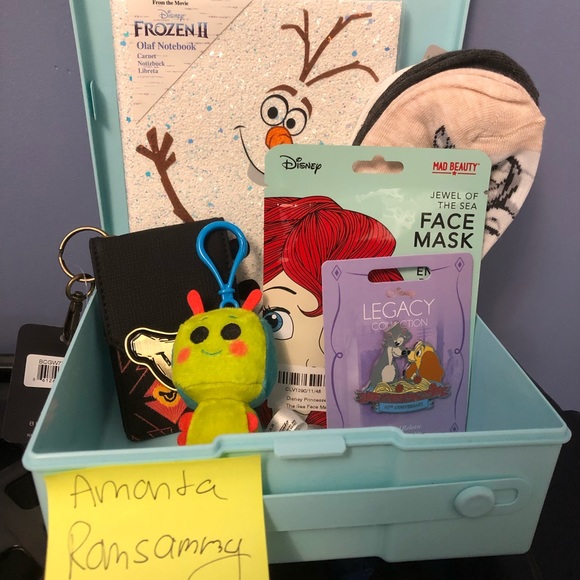 Disney surprise box ! - Picture 2 of 4
